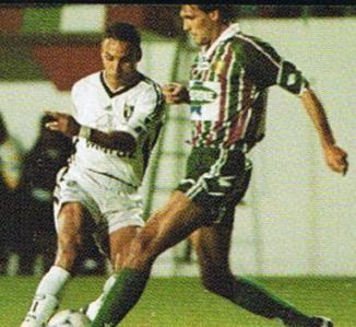 Gilmar foi o melhor marcador do Vitória na temporada 1997/98 com 12 golos  © Glórias do Passado