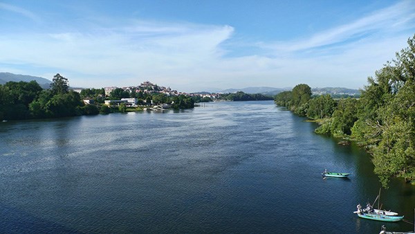 © Direitos Reservados Rio Minho, a fronteira natural entre Portugal e Galiza