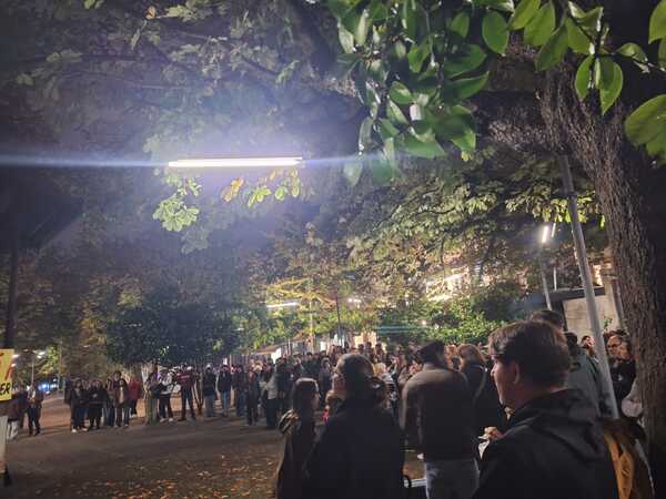 Assembleia popular junto ao coreto da Alameda de São Dâmaso